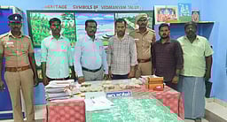 வேதாரண்யம் அருகே மாட்டு வியாபாரிகளிடம் ரூ. 8 லட்சம் பறிமுதல்