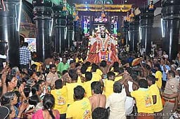 நாச்சியாா்கோவிலில் கல் கருடச் சேவை