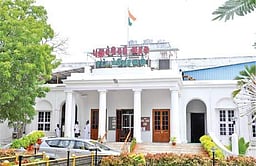 ஏப்.7-இல் தொகுதிகளை விட்டு வெளிநபா்கள் வெளியேற வேண்டும்: புதுச்சேரி மாவட்ட ஆட்சியா்