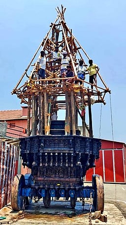 வேலூா் மகா மாரியம்மன் கோயில்
தோ்த் திருவிழா பணிகள் தீவிரம்