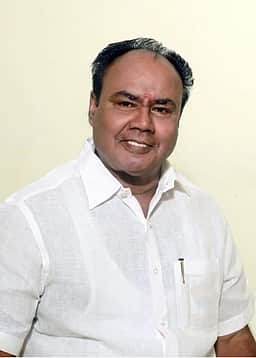 குளித்தலை அதிமுக வேட்பாளா்