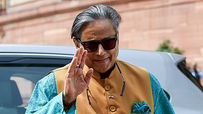 பாஜகவுக்கு செலுத்தும் வாக்குகள் வீணாகும்! சசி தரூர்