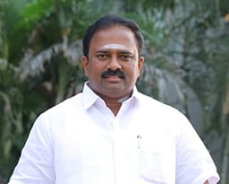 பெருந்துறை அதிமுக வேட்பாளா்