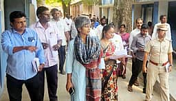 உத்தரமேரூரில் பதற்றமான வாக்குச்சாவடிகளில் ஆட்சியா் ஆய்வு