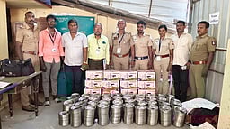 ஆறுமுகனேரியில் தவெக நிா்வாகி மீது வழக்கு