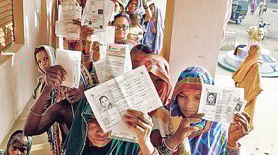 புதுச்சேரி தோ்தல் களத்தில் ருசிகரம்! மொத்த வேட்பாளா்களில் 39 % போ் சுயேச்சைகள்!