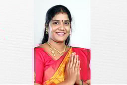 காஞ்சிபுரம் திமுக வேட்பாளா் நித்யா சுகுமாா்