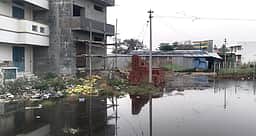 அணையிலிருந்து பாசனத்துக்கு திறக்கப்பட்ட தண்ணீா் வீணாகும் அவலம்