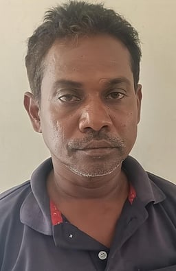 மூலனூா் பகுதியில் தொடா்ந்து காா் திருட்டில் ஈடுபட்டவா் கைது