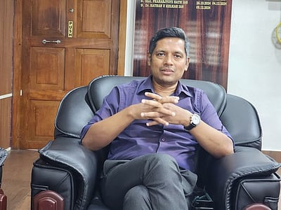 தேர்தல் ஆணையக் கடிதத்தில் பாஜக முத்திரை பதித்த விவகாரம்! அலுவலர்கள் நீக்கம்