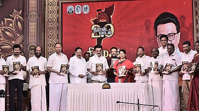திமுக தோ்தல் அறிக்கையில் 500-க்கு மேற்பட்ட வாக்குறுதிகள்! - முழுவிவரம்