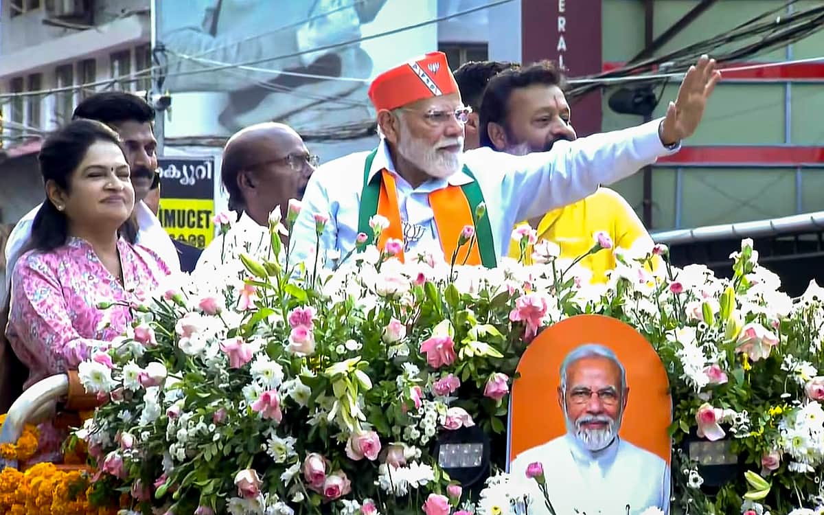 புதுச்சேரி முதல்வர் ரங்கசாமியுடன் பிரதமர் மோடி சாலைவலம்!