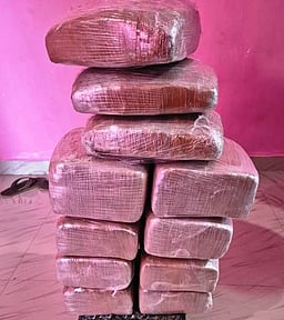 33 கிலோ கஞ்சா பறிமுதல்: 2 போ் கைது