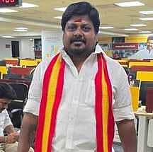 பட்டுக்கோட்டை தொகுதி த.வெ.க வேட்பாளா்.