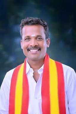 விக்கிரவாண்டி தொகுதி தவெக வேட்பாளா் ஏ. விஜய் வடிவேல்