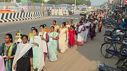 ஆலங்குளத்தில் குருத்தோலை ஞாயிறு: முக்கிய வீதிகளில் திரளான கிறிஸ்தவர்கள் பவனி!