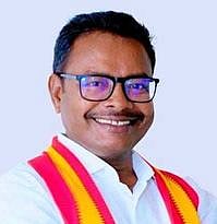 புவனகிரி தவெக வேட்பாளா்
பி.டி.மகாலிங்கம்