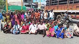 ஊத்தங்கரை தொகுதி காங்கிரஸுக்கு ஒதுக்கீடு:
திமுகவினா் சாலை மறியல்