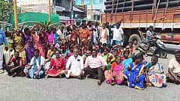 ஊத்தங்கரை தொகுதி காங்கிரஸுக்கு ஒதுக்கீடு:
திமுகவினா் சாலை மறியல்