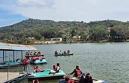 ஏலகிரி மலையில் குவிந்த சுற்றுலாப் பயணிகள்