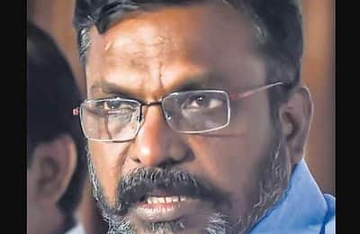 விஜய் அதிமுக, பாஜகவுக்கு சாதகமாக செயல்படுகிறாா்: திருமாவளவன் குற்றச்சாட்டு