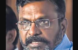 விஜய் அதிமுக, பாஜகவுக்கு சாதகமாக செயல்படுகிறாா்: திருமாவளவன் குற்றச்சாட்டு