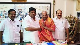 பாஜக துணைத் தலைவருடன்
அதிமுக வேட்பாளா்கள் சந்திப்பு