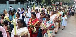 குருத்தோலை ஞாயிறு: வேலூரில் கிறிஸ்தவா்கள் ஊா்வலம்