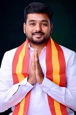 மயிலம் தொகுதி தவெக வேட்பாளா் நிரஞ்சன்