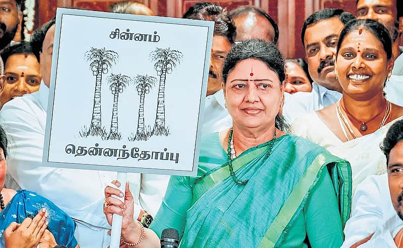 அனைந்திந்திய புரட்சித் தலைவர் மக்கள் முன்னேற்ற கழகத்தின் பொதுச்செயலாளர் சசிகலா