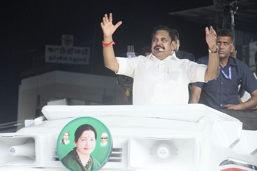 திருநெல்வேலி, வாகையடி முனையில் அதிமுக, அமமுக வேட்பாளா்களை ஆதரித்து பிரசாரம் செய்த அக்கட்சியின் பொதுச் செயலா் எடப்பாடி கே.பழனிசாமி.