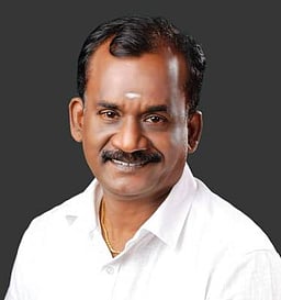 காட்டுமன்னாா்கோவில் தவெக வேட்பாளா் எஸ்.சீனுவாசன்