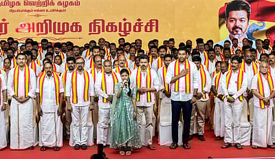 மாற்று கட்சிகளிலிருந்து வந்தோருக்கும் சீட் கொடுத்த விஜய்!