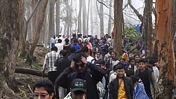 கொடைக்கானலில் சுற்றுலாப் பயணிகள் வருகை அதிகரிப்பு: போக்குவரத்து நெரிசல்