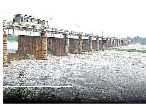 ஸ்ரீவைகுண்டம் காங்கிரஸ் வேட்பாளா் தோ்வில் இழுபறி நீடிப்பு: கூட்டணிக் கட்சியினா் அதிருப்தி