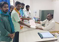 பெருந்துறை நாதக வேட்பாளா் வேட்புமனு தாக்கல்