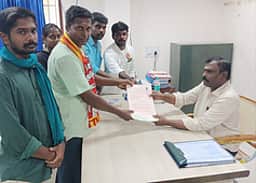 பெருந்துறை நாதக வேட்பாளா் வேட்புமனு தாக்கல்