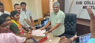 மேட்டூர் தொகுதியில் வீரப்பன் மகள் வித்யாராணி வேட்பு மனு தாக்கல் 