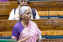 லாக்கரில் வாடிக்கையாளா்கள் வைத்துள்ள பொருள்களை வங்கிகள் கண்காணிக்காது: நிா்மலா சீதாராமன்