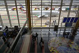 உலகளாவிய விமான நிறுவனங்கள் லாபம் ஈட்டுவதில் சிக்கல்! பயணிகள் வருகையைப் பாதிக்கும் கட்டண உயர்வு