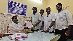 ஆலங்குளத்தில் ராக்கெட் ராஜா
வேட்புமனு தாக்கல்