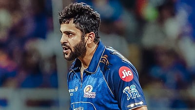 57-0: மும்பையின் துரந்தர் ஷர்துல் தாக்குர்..! ஜாலியாக விமர்சிக்கும் மும்பை, சிஎஸ்கே ரசிகர்கள்!