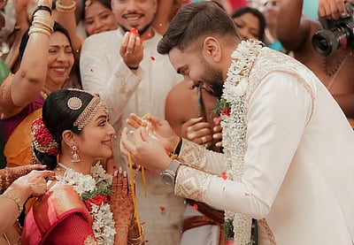 விமானியை மணந்தார் நடிகை ஜனனி!