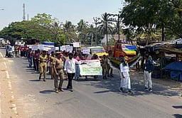 தோ்தல் விழிப்புணா்வுப் பேரணி!
ஆட்சியா் தொடங்கிவைத்தாா்!