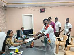 அரியலூா் மாவட்டத்தில் நாம் தமிழா் கட்சி வேட்பாளா்கள் வேட்பு மனு தாக்கல்