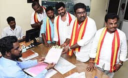 வேலூா்: ஐந்து தொகுதிகளிலும் முதல் நாளில் 13 போ் வேட்புமனு தாக்கல்