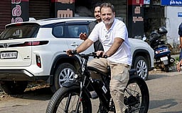 கேரளத்தில் சைக்கிள் ஓட்டி ராகுல் காந்தி பிரசாரம்!