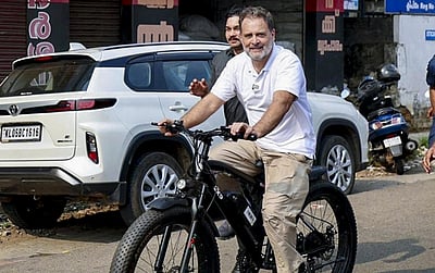 கேரளத்தில் சைக்கிள் ஓட்டி ராகுல் காந்தி பிரசாரம்!