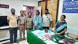 வாழப்பாடி அருகே வாகனச் சோதனை: திருமணத்திற்கு வாங்கிச் சென்ற 2.5 பவுன் நகை பறிமுதல்