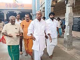வயலூா் முருகன் கோயிலில்
புதுச்சேரி முதல்வா் சுவாமி தரிசனம்